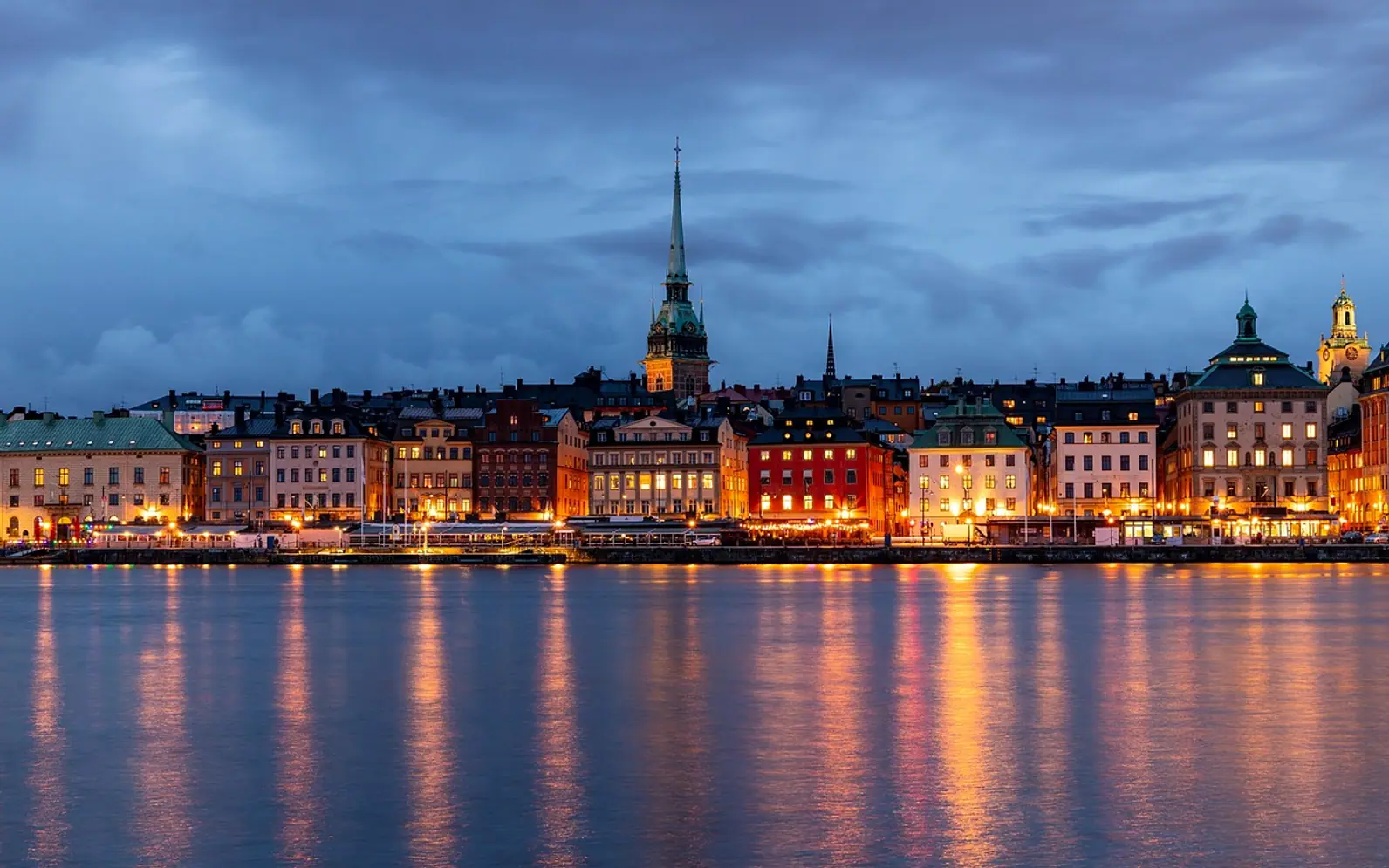 Tyska kyrka, haven and night
