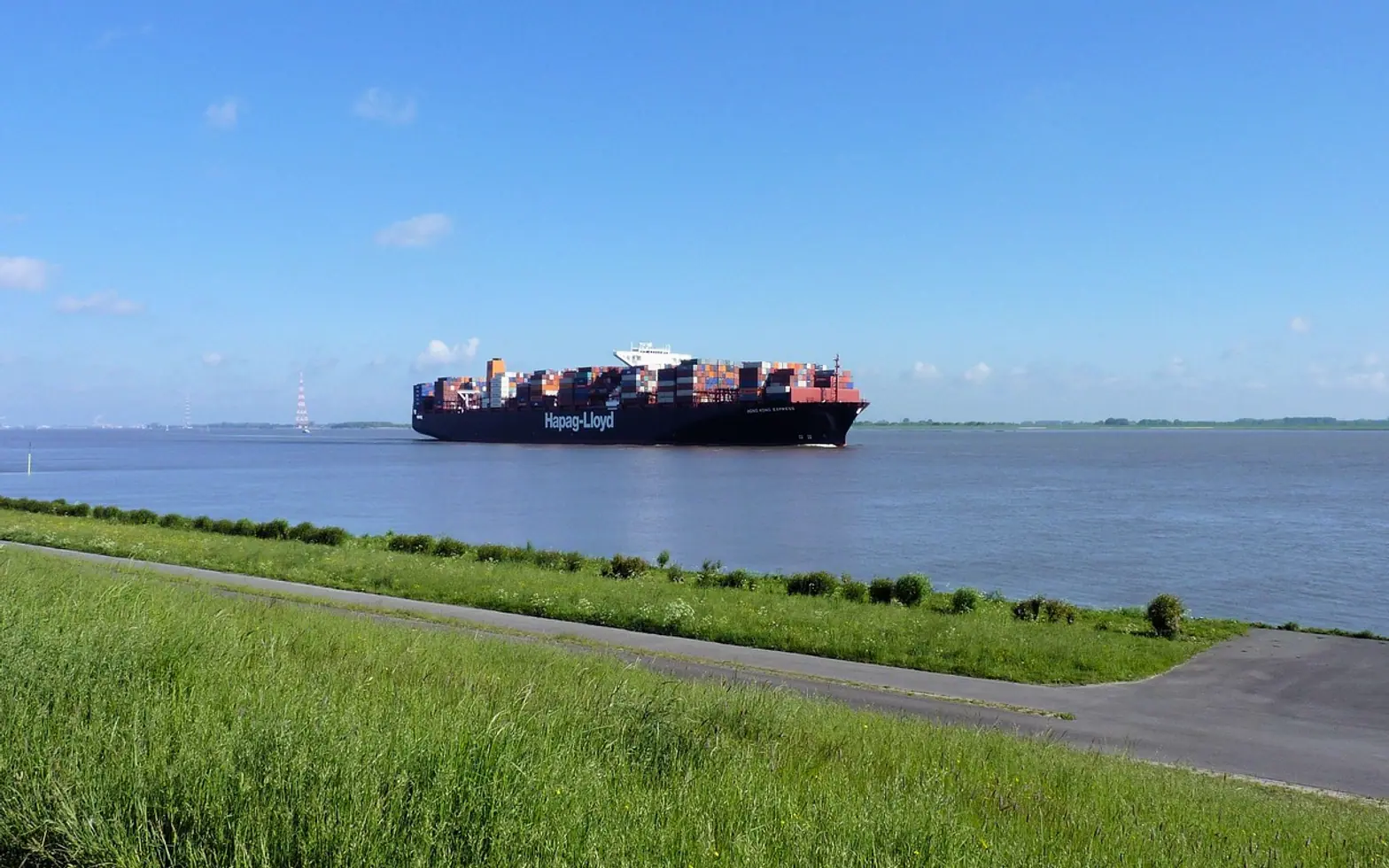 Ship, container and container ship
